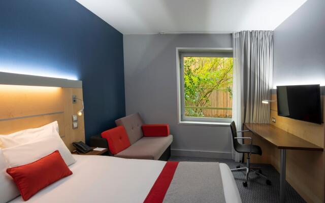 Holiday Inn Express Paris-Canal de la Villette, an IHG Hotel