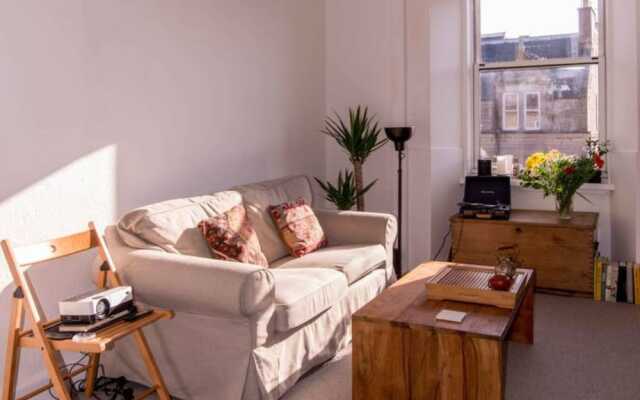 Comfortable Apartment In Leith