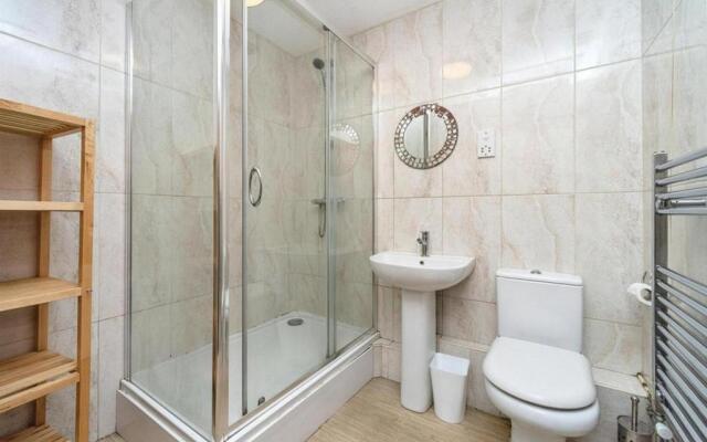 Simple & Sleek 1BD Flat Nice Views of Swansea Bay