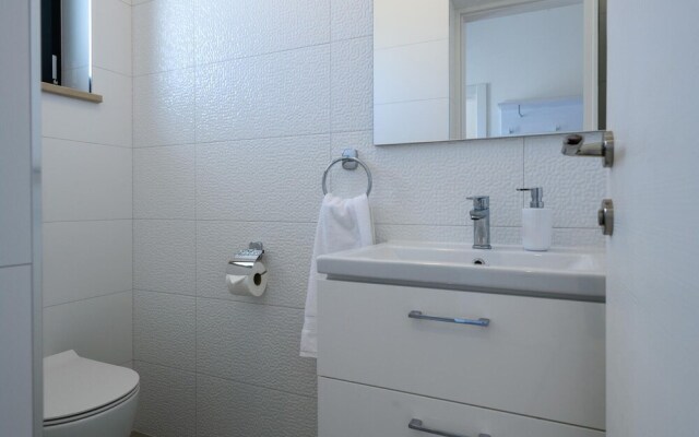 Stunning Home in Prodol With Outdoor Swimming Pool, Wifi and 4 Bedrooms