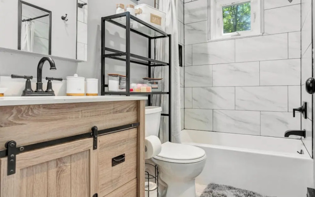 Grill & Games: Family Home in East Stroudsburg!