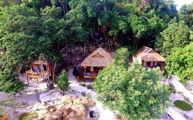 White Beach Bungalows