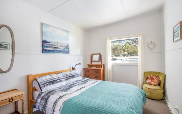 Retro Beach Cottage 681 Murramarang Rd – Guest Rooms – Kioloa