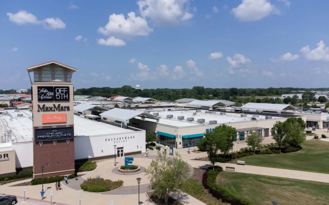 HomeTowne Studios by Red Roof & Conference Center Chicago – N Aurora/ Naperville