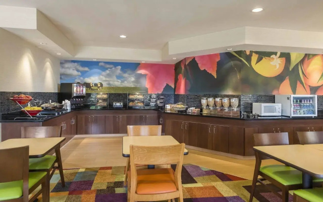 Fairfield Inn & Suites Holland