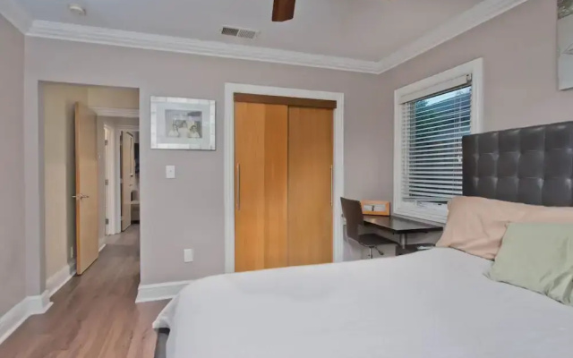 Ground Floor In Venice Near The Beach 3 Bedroom Home by RedAwning