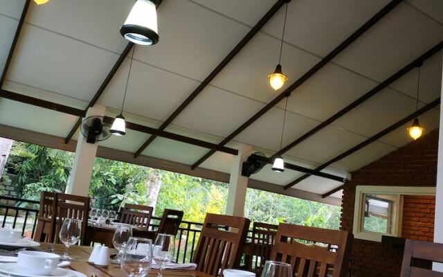 Sigiriya Cashew Palace Resort