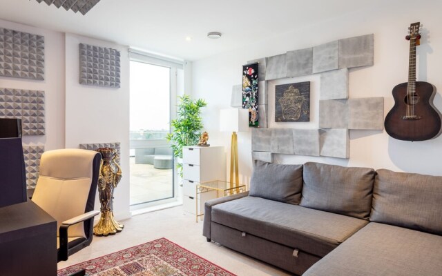 Stunning Brentford Penthouse