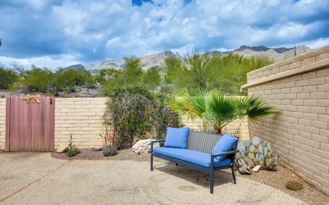 Tucson Townhome w/ Mountain View, Pool Access!
