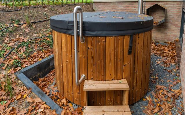 Cosy Holiday Home in Soesterberg With hot tub