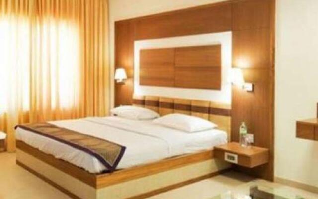 Ponnis Grand Inn