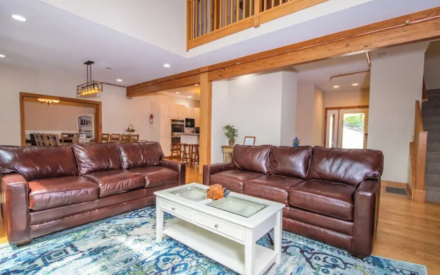Lakey Mclakehouse by Taylor Made Deep Creek