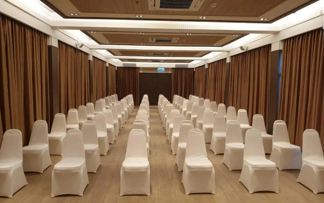 Swan Lake Hotel Sattahip