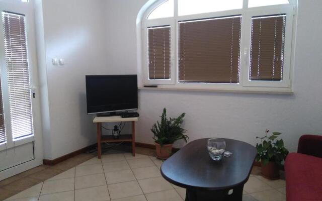 Dora Apartment