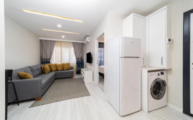 Modern and Central Flat Near Beach in Muratpasa