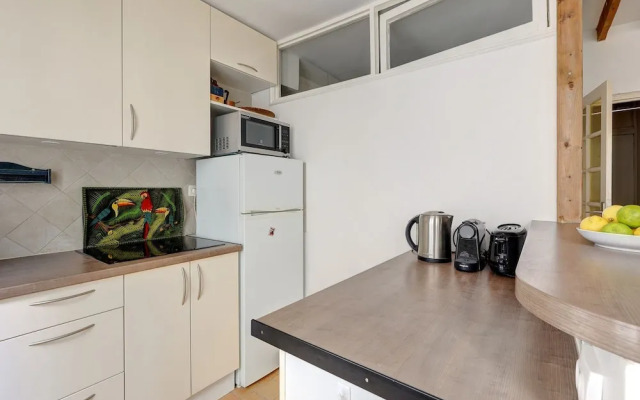 1BR Eiffel Tower & Rue Cler