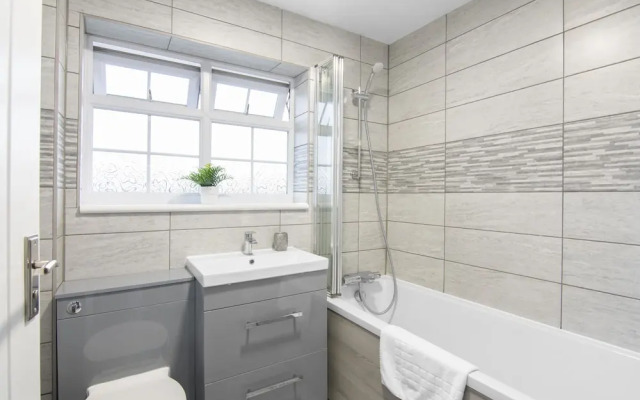 Beautiful Gravesend 3 Beds by Jada Homes