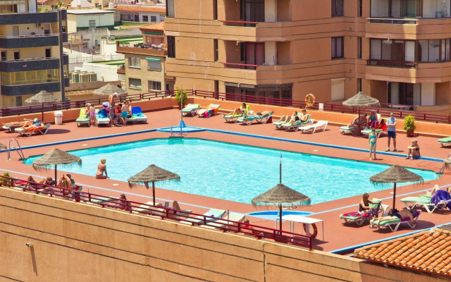 Las Palmeras Affiliated by FERGUS Hotel 