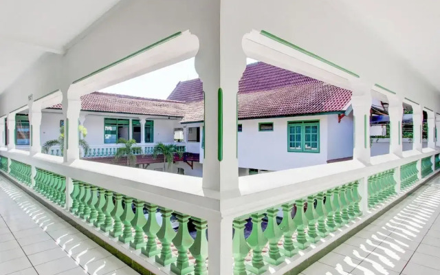 OYO 94082 Hotel Gurita