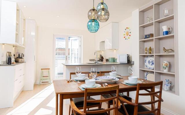 10 Tivoli Mews - By Luxury Apartments
