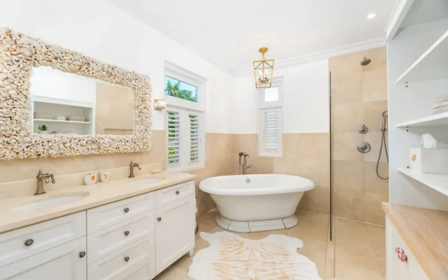 Waterfalls - 6 bed Peaceful and Secure Luxury
