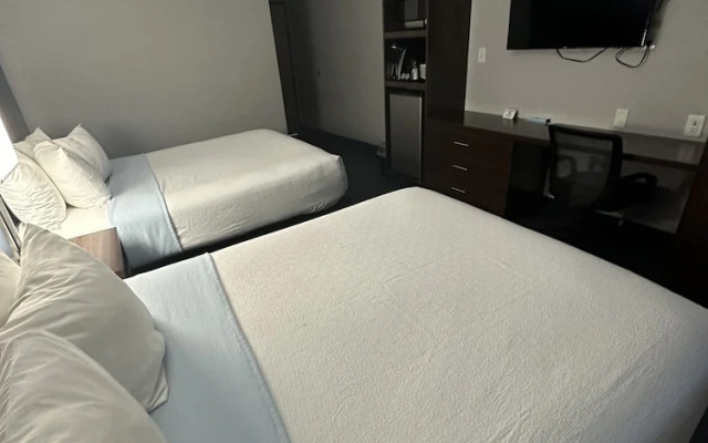 Sugar Creek Inn & Suites