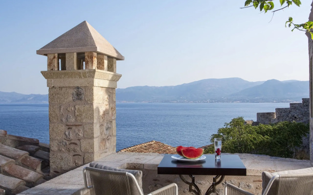 Moni Emvasis Luxury Suites