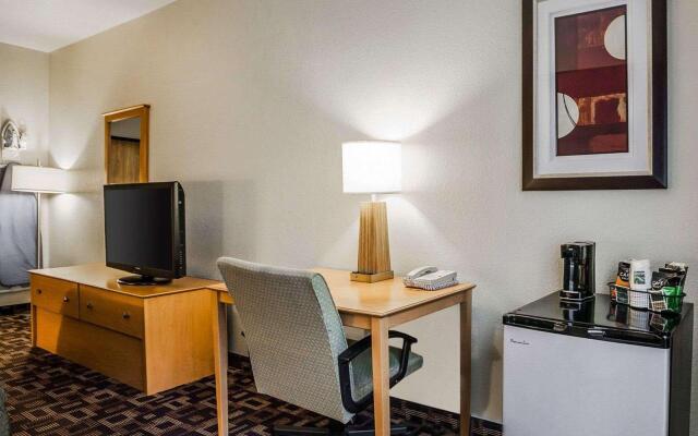 Quality Inn & Suites Des Moines Airport