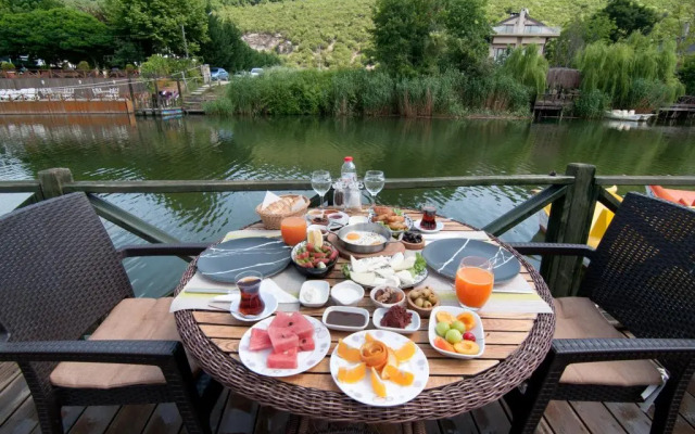 Agva Gizemli Nehir Bungalov