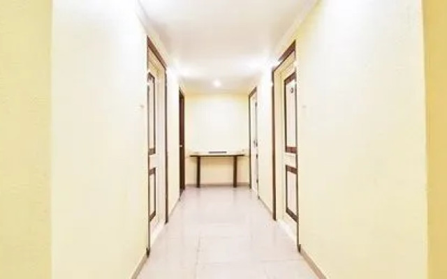 Oyo 27280 Hotel Maya International