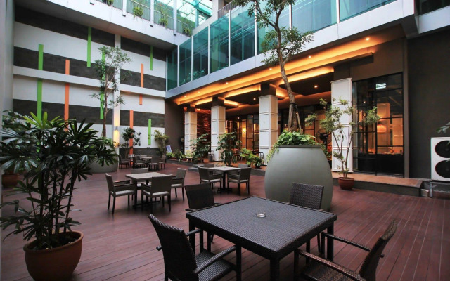 Sparks Life Jakarta, ARTOTEL Curated
