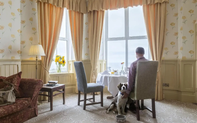 Mullion Cove Hotel Spa & Apartments