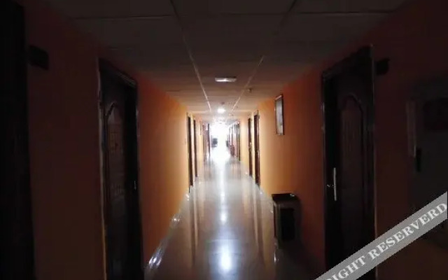 Xinyue Business Hotel (Chongqing Qibo Mansion, Light Rail Station)