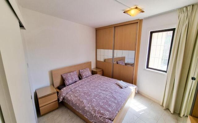 Cheer Up City Apartment