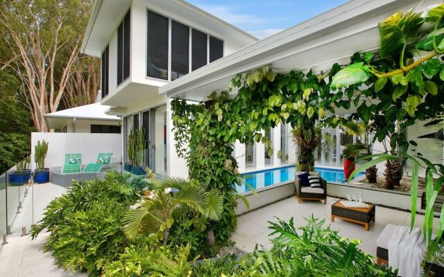 Tranquil Waters - Luxury in Oceans Edge