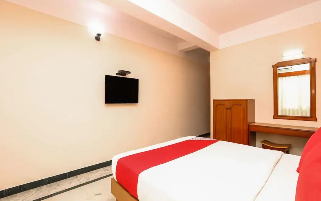 OYO 17056 Hotel Chandra Palace