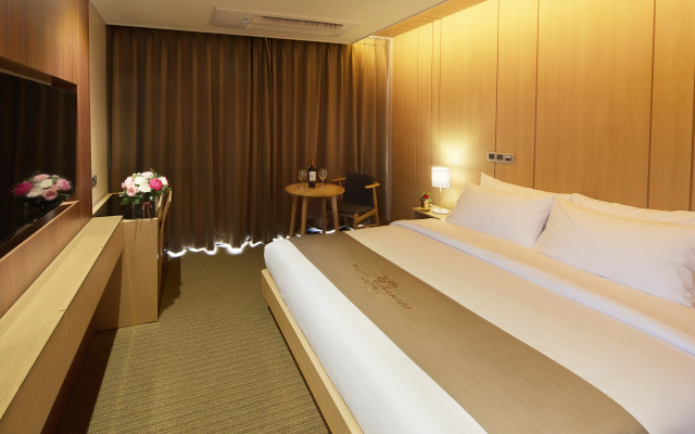 Royal Emporium Incheon Airport Hotel