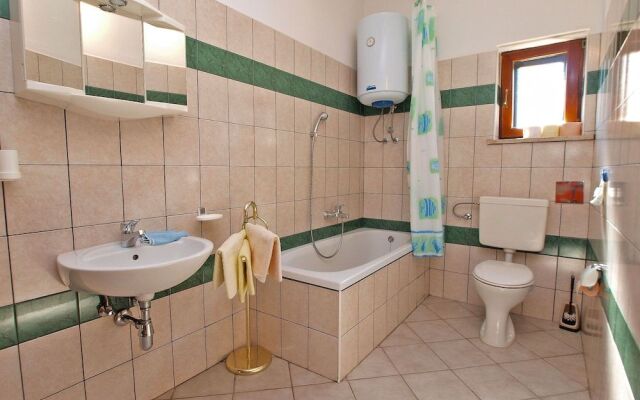 Apartment 1160