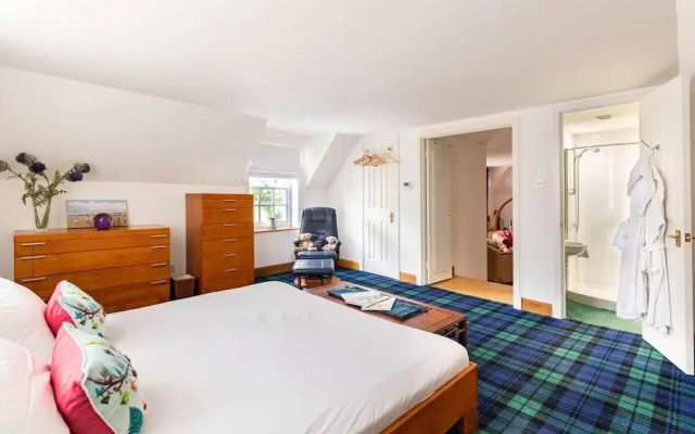 Stunning Luxury Duplex With Hot Tub and Aircon