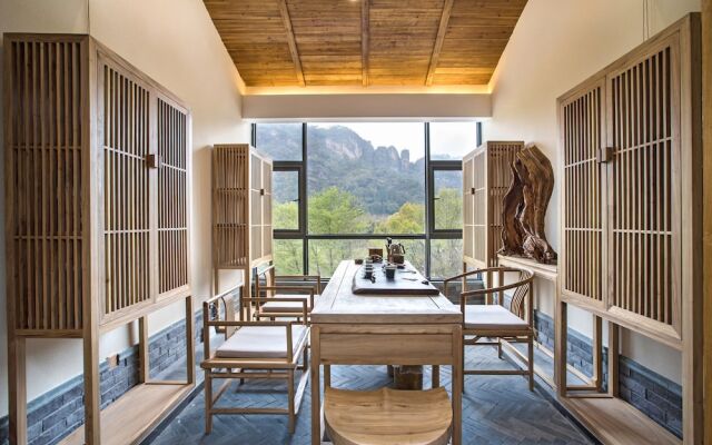Wuyishan Old Street Hill Lodge