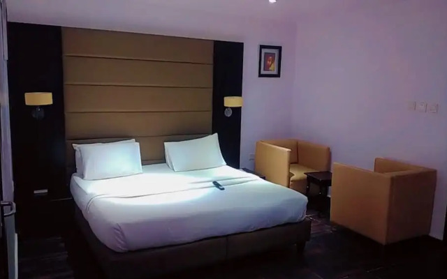 Axor Hotel &Suites