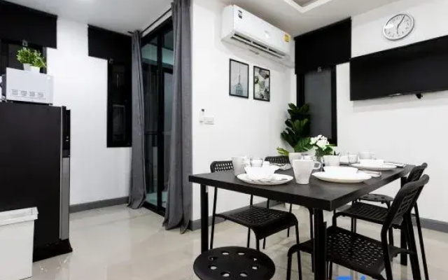 P3 Silom Large 2beds full kitchen WIFI 4-6pax