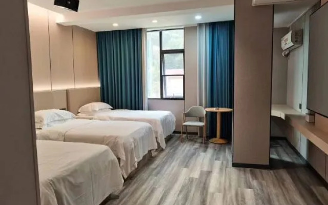 Hotel Pai Hezhou Lingfeng Plaza