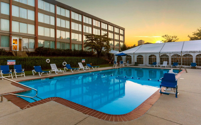 Exton Hotel & Conference Center