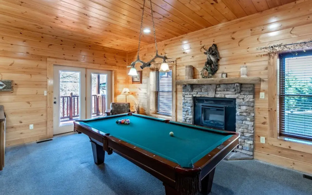 SmokyStays 5 Bedroom Cabin