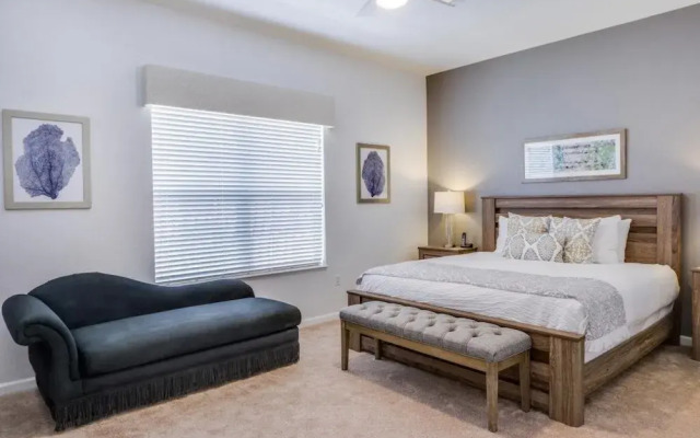 Penthouse Utopia 3 Bedroom Condo by RedAwning