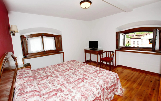 Hotel Puente Romano