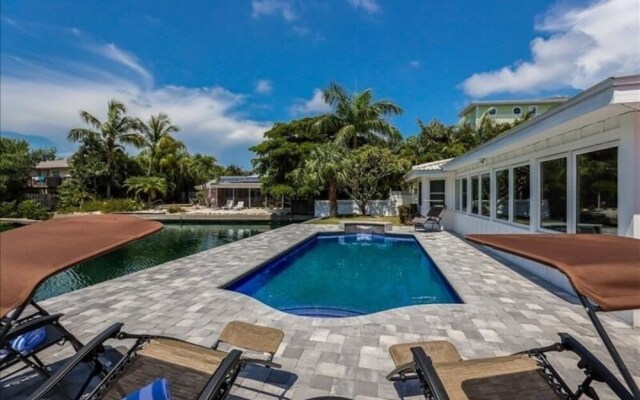 Beach N Lake - 3 Br Home