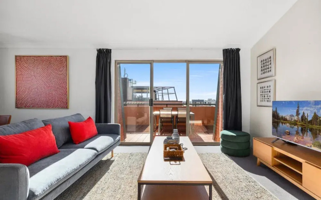 Spacious Inner-west 2-bed With Alfresco Dining