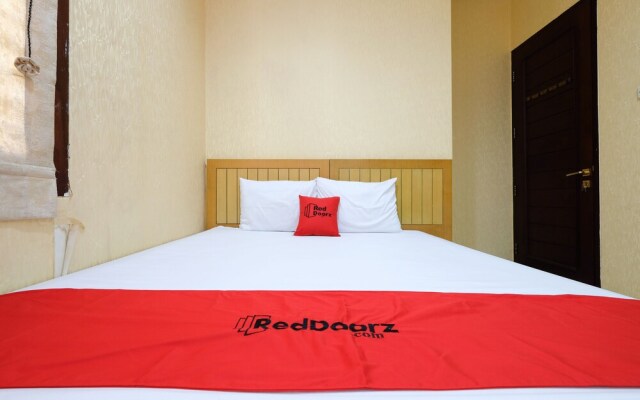 RedDoorz Plus near Simpang Lima